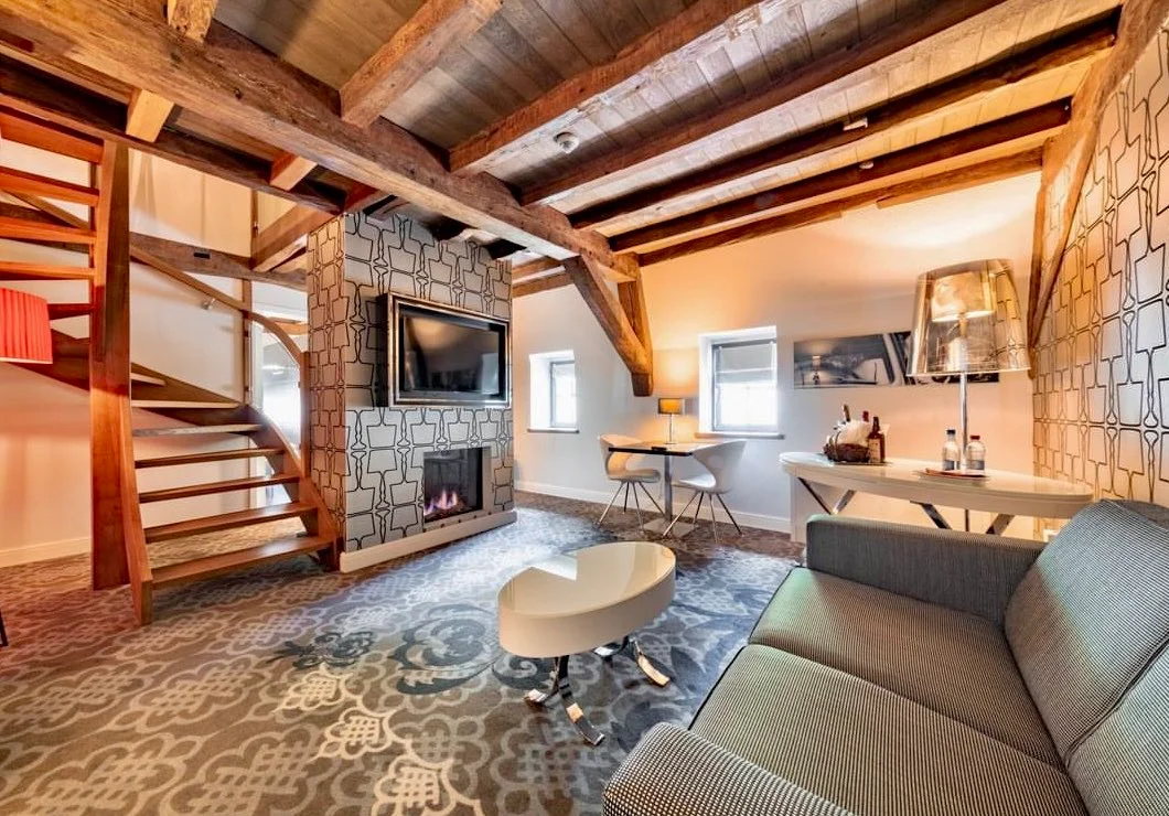 Suite spacieuse et contemporaine du Clervaux Boutique Hotel au Luxembourg