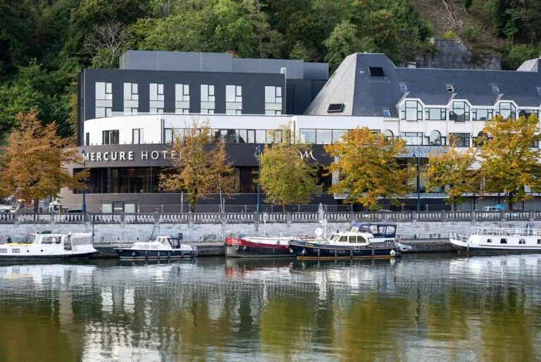 Mercure Namur Hotel sur les quais de la Meuse au pied de la Citadelle