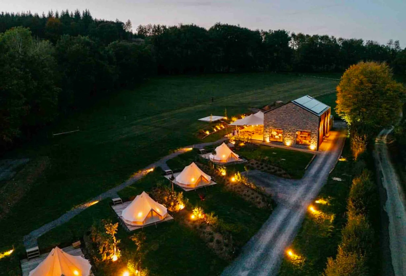 Paysage verdoyant du Domaine de Bra en Haute Ardenne