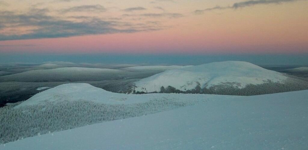 Escapade à Ylläsrinne : Découvrez la Laponie Finlandaise Authentique