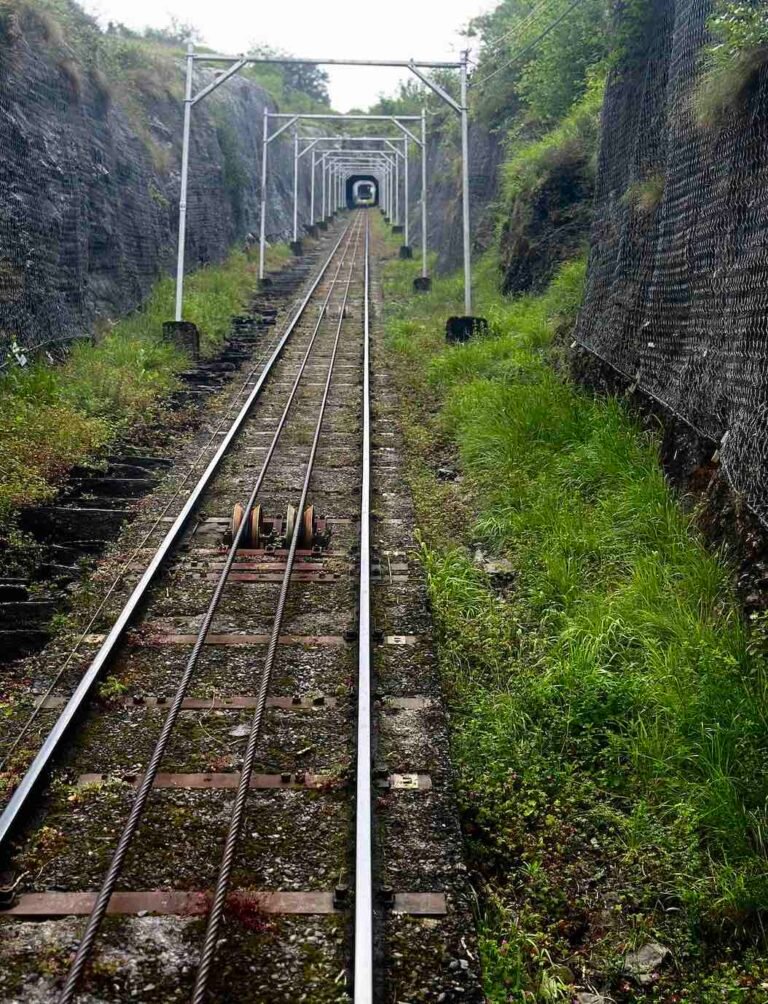 Lourdes, un joyau des Hautes-Pyrénées entre spiritualité et nature